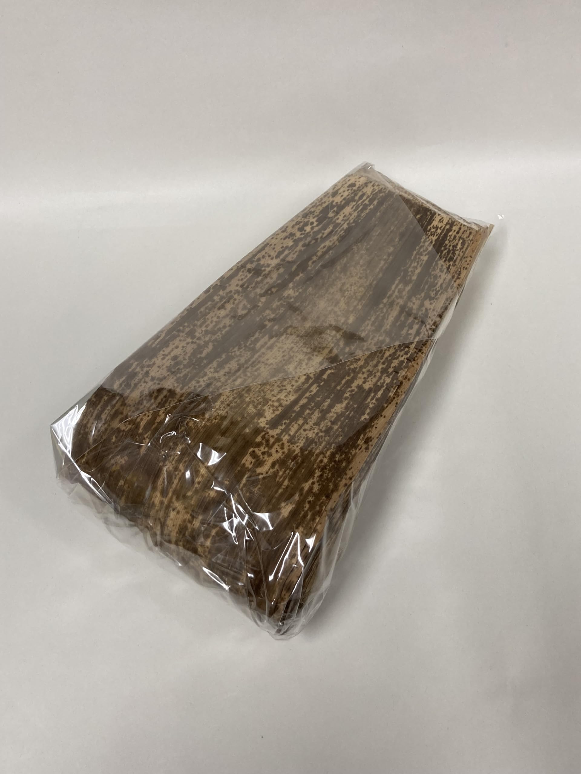 いいですねこの質感ぜひこの機会に触れてみて風格厳選天然竹長さ1m8本幅6〜7cm Amazon | 天然竹皮 50枚入り 約長さ50cm×巾13cm 中国製